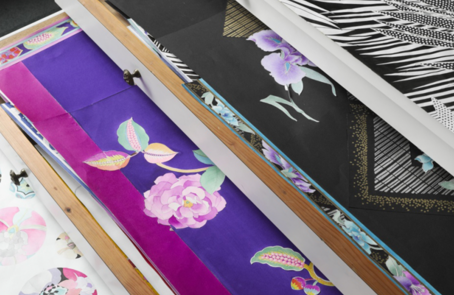 Leonard Paris 70% Cashmere 30% silk scarf Red 70X180cm authentic, new